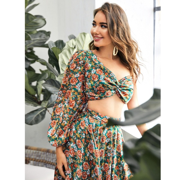 Floral Print Asymmetrical One Sleeve Crop Top - Picture 3 of 10